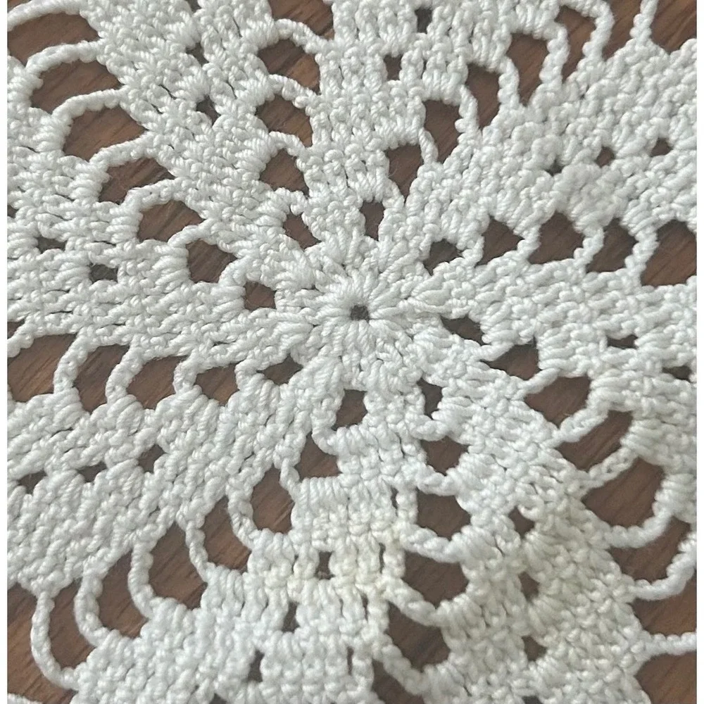 Vintage Handmade Crochet Lace Tablecloth Pinwheel Medallion Cream 48